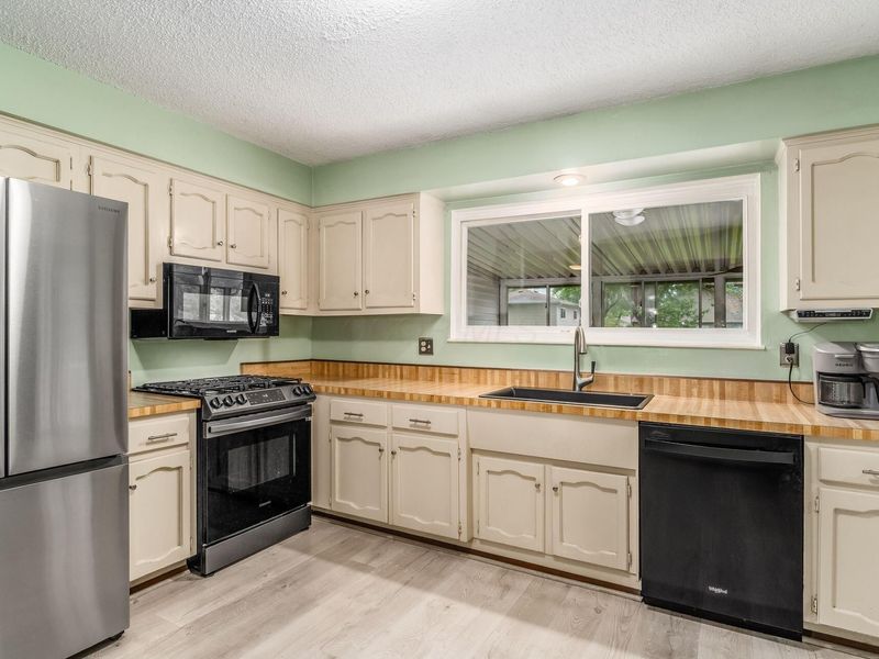 3036 Rainier Avenue, Columbus, OH 43231 Photo 12