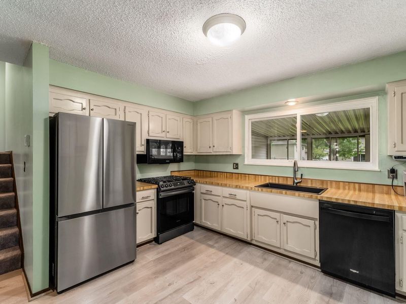 3036 Rainier Avenue, Columbus, OH 43231 Photo 13