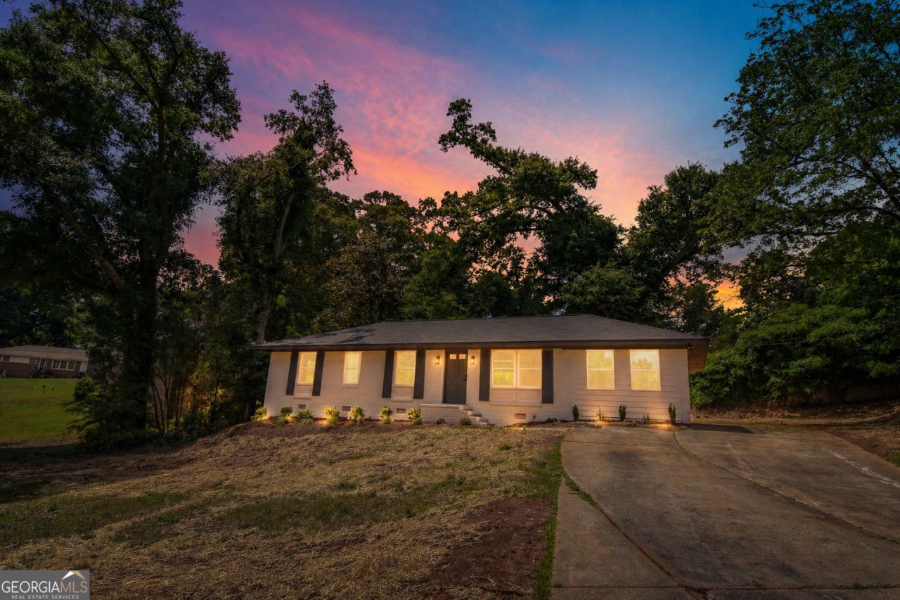 1545 Oakhill Drive, Griffin, GA 30223 Main Photo