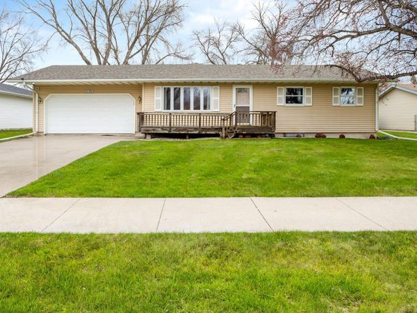 2813 Elm Street N, Fargo, ND 58102