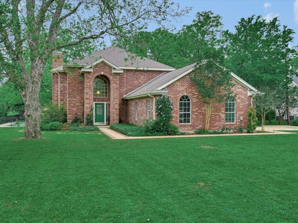 220 2 Mile LN, Smithville, TX 78957
