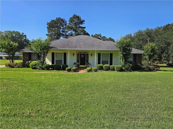311 BESSIE Street, Coushatta, LA 71019