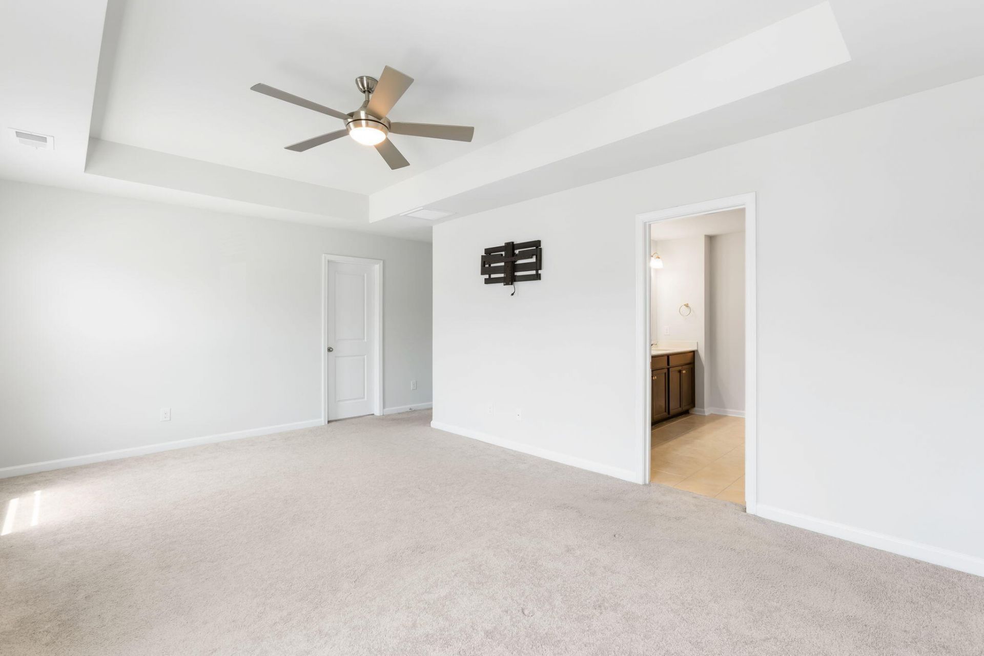 3830 Sawmill Court Photo 11