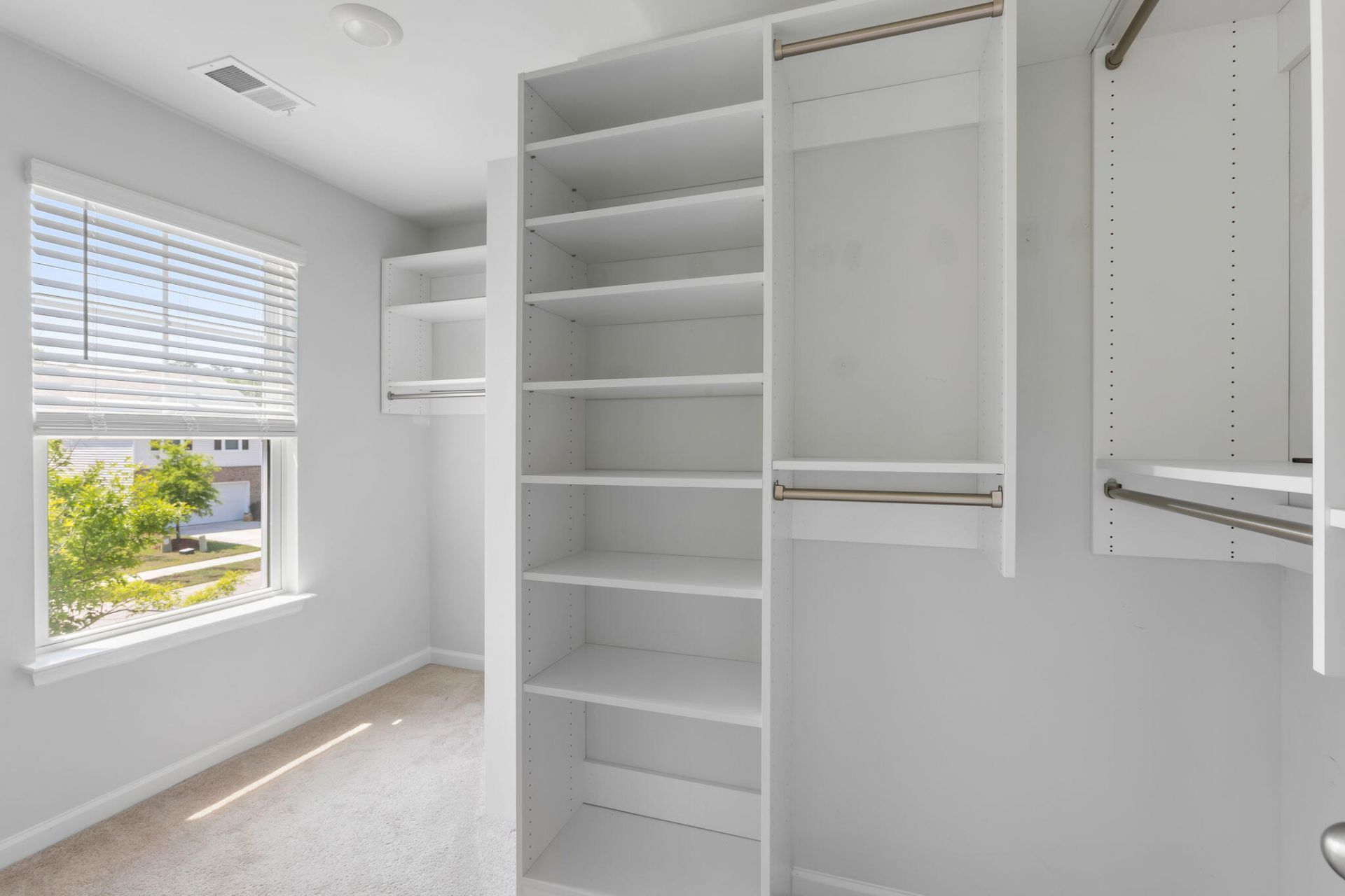 3830 Sawmill Court Photo 12