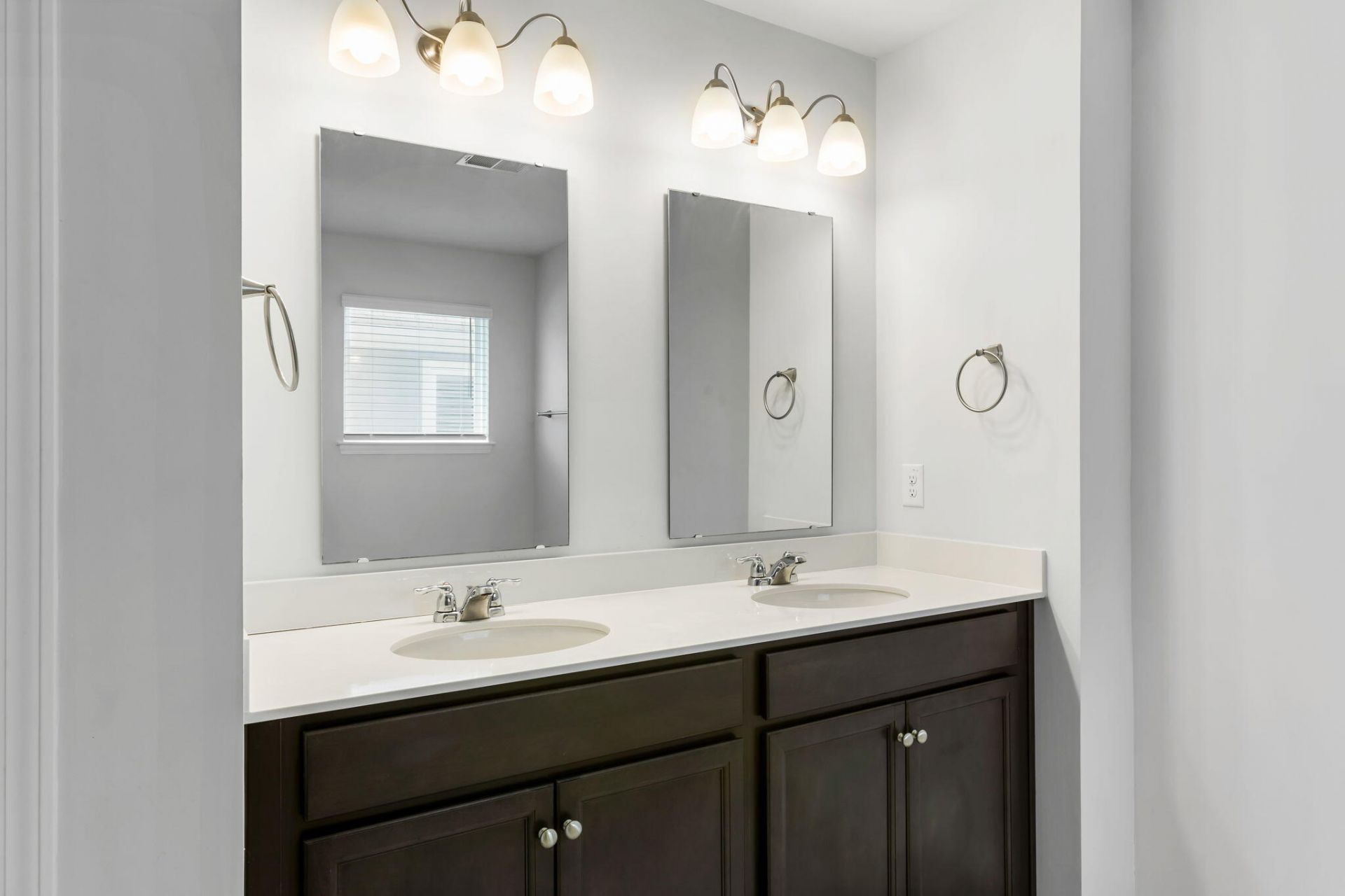 3830 Sawmill Court Photo 13