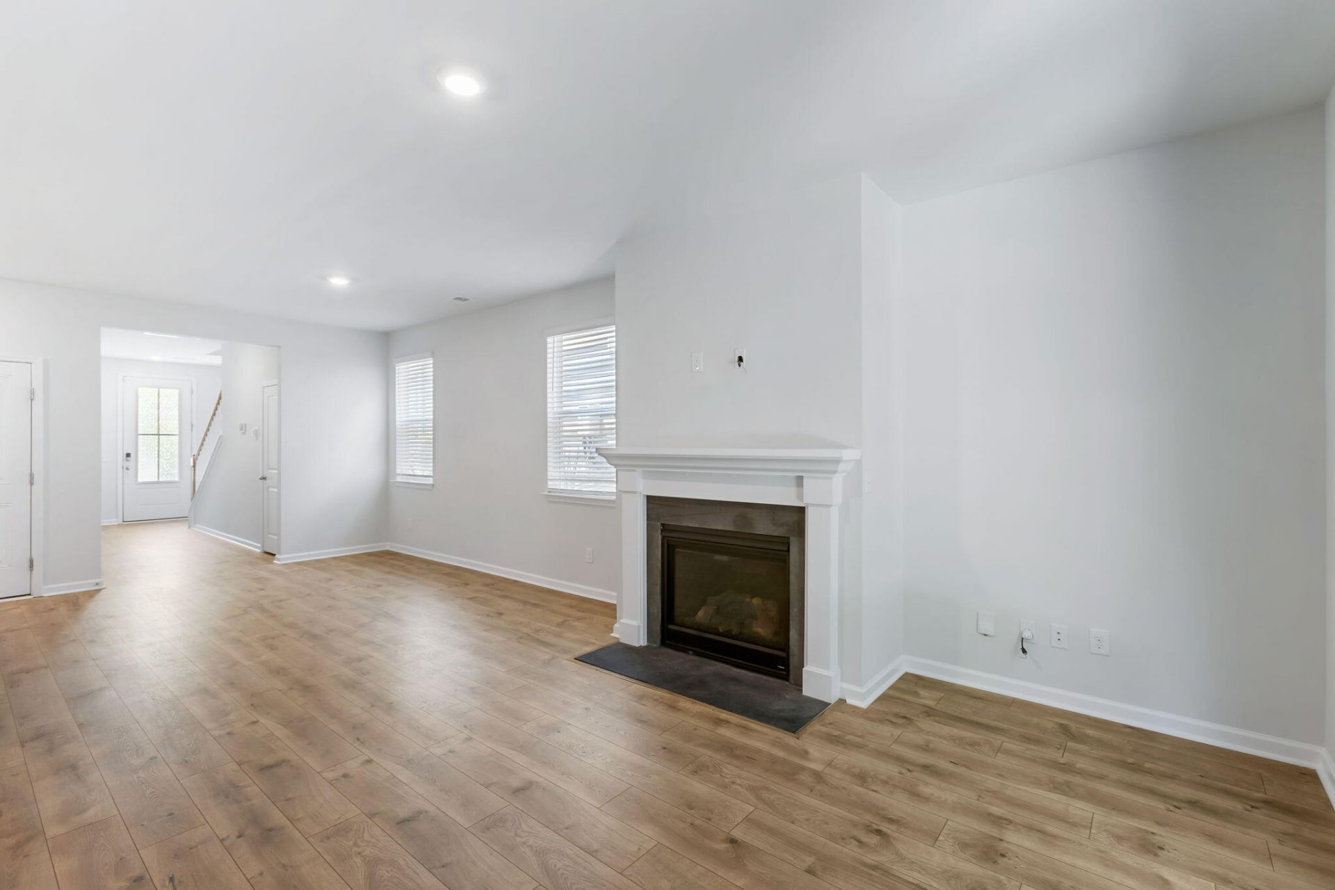 3830 Sawmill Court Photo 5