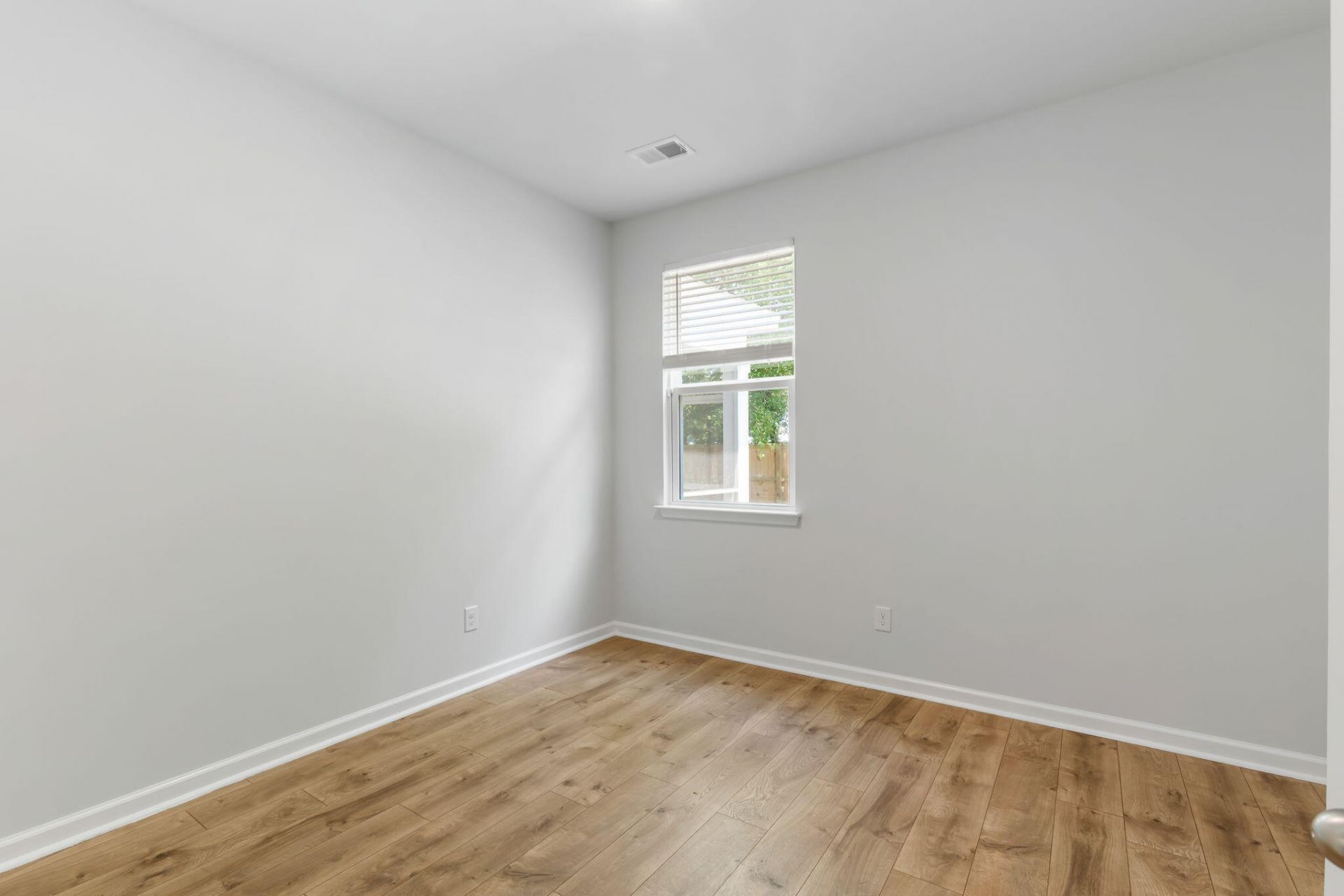 3830 Sawmill Court Photo 8