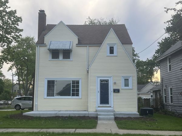 747 Watson Street , Aurora, IL 60505