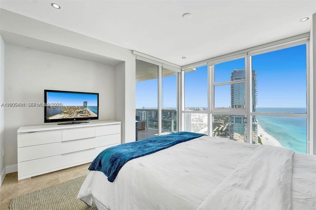18201 Collins Ave, Unit 5202, Sunny Isles Beach, FL 33160 Photo