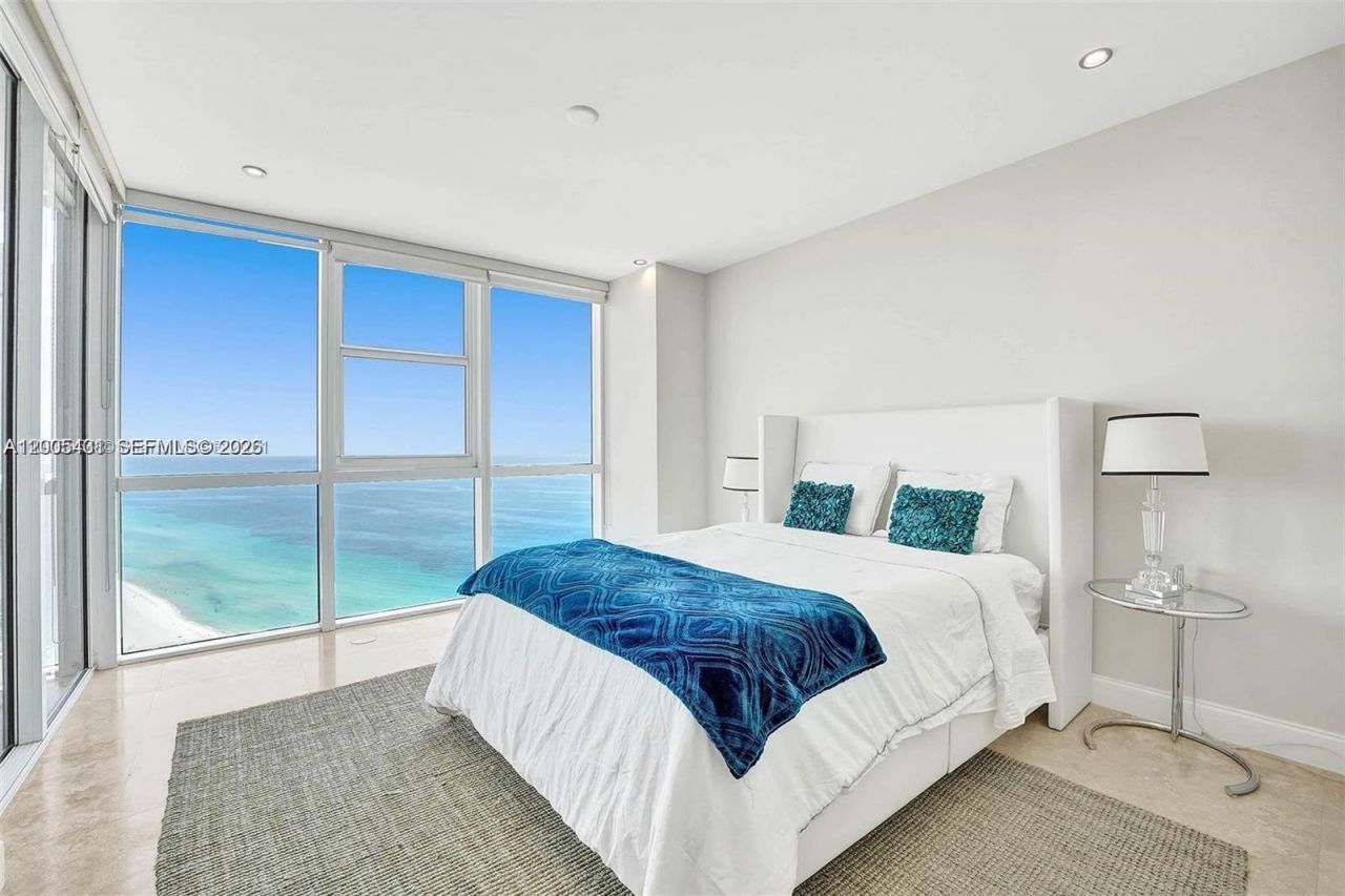 18201 Collins Ave, Unit 5202, Sunny Isles Beach, FL 33160 Photo