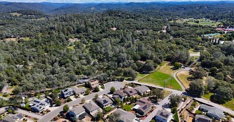 21590 Cascade Crossing Rd, Grass Valley, CA 95949 Photo