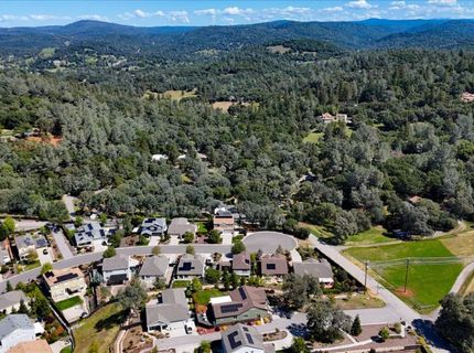 21590 Cascade Crossing Rd, Grass Valley, CA 95949 Photo