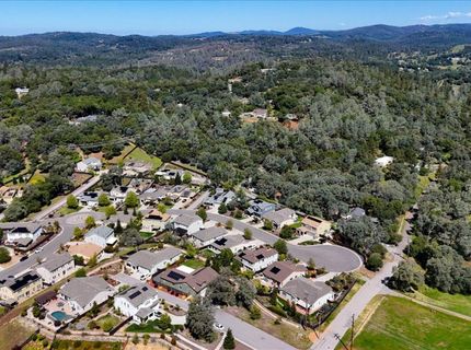 21590 Cascade Crossing Rd, Grass Valley, CA 95949 Photo