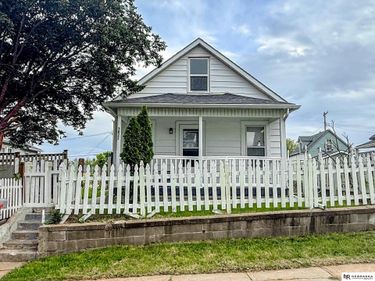 3621 V Street , Omaha, NE 68107