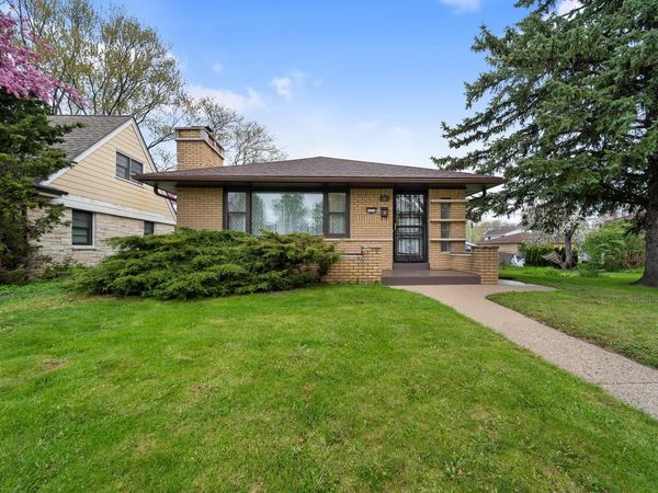 9830 Metcalf PLACE, Milwaukee, WI 53222