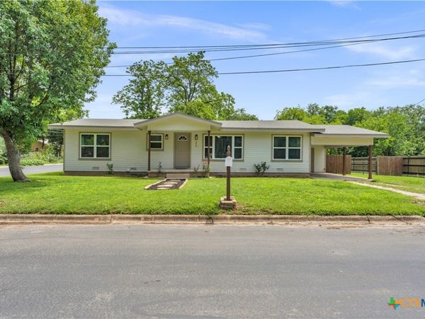 209 E Live Oak Street , Burnet, TX 78611