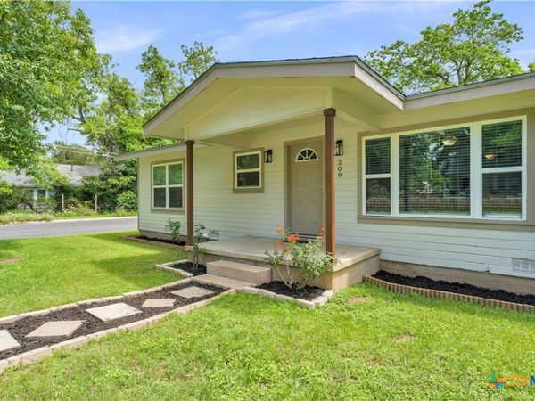 209 E Live Oak Street, Burnet, TX 78611