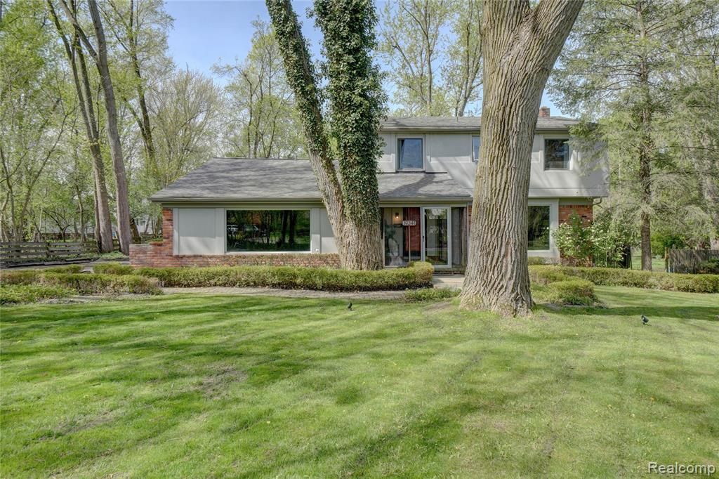 19341 Devonshire Street, Beverly Hills Vlg, MI 48025 Main Photo