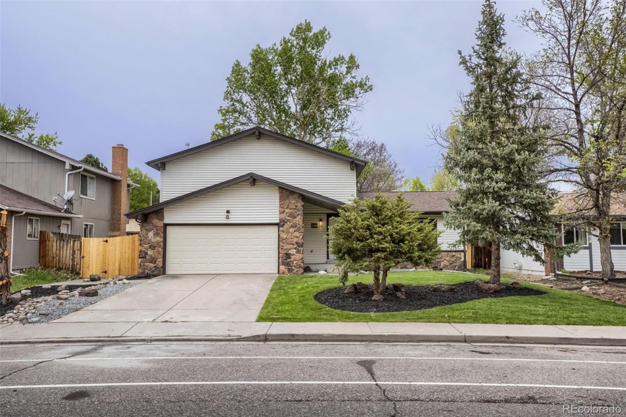 3752 S Mission Parkway, Aurora, CO 80013 Main Photo
