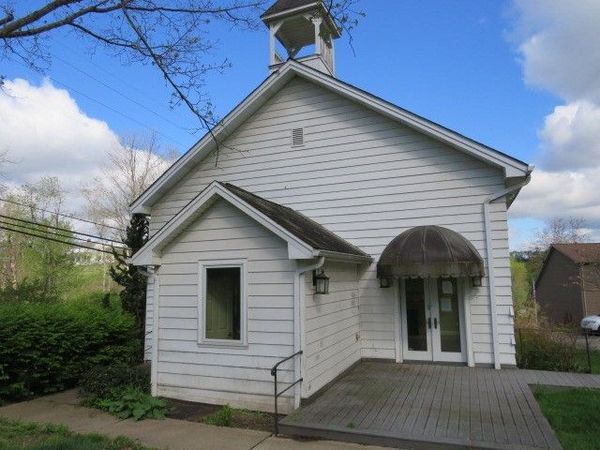 172 Coal Bluff Rd , Finleyville, PA 15332