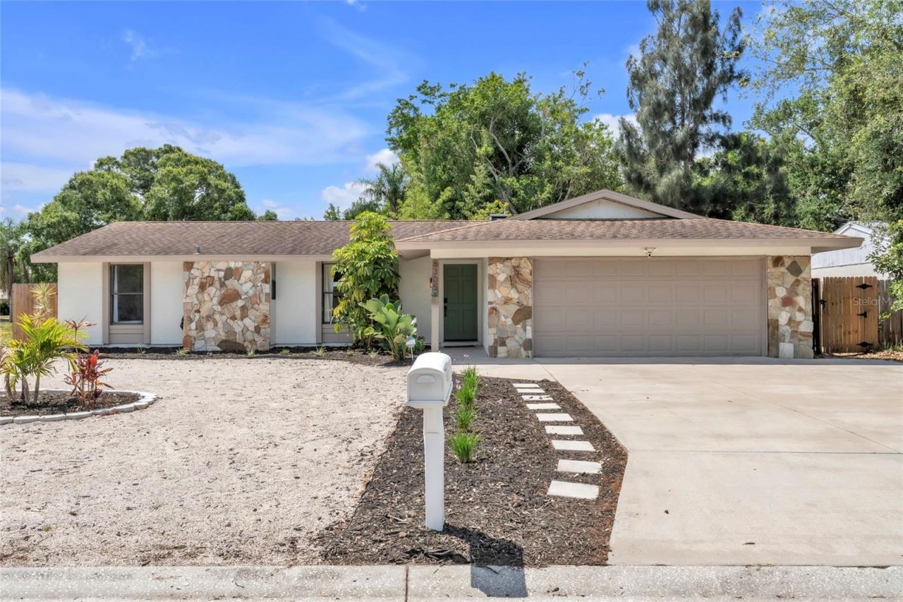 6305 36th Avenue W, Bradenton, FL 34209 Photo