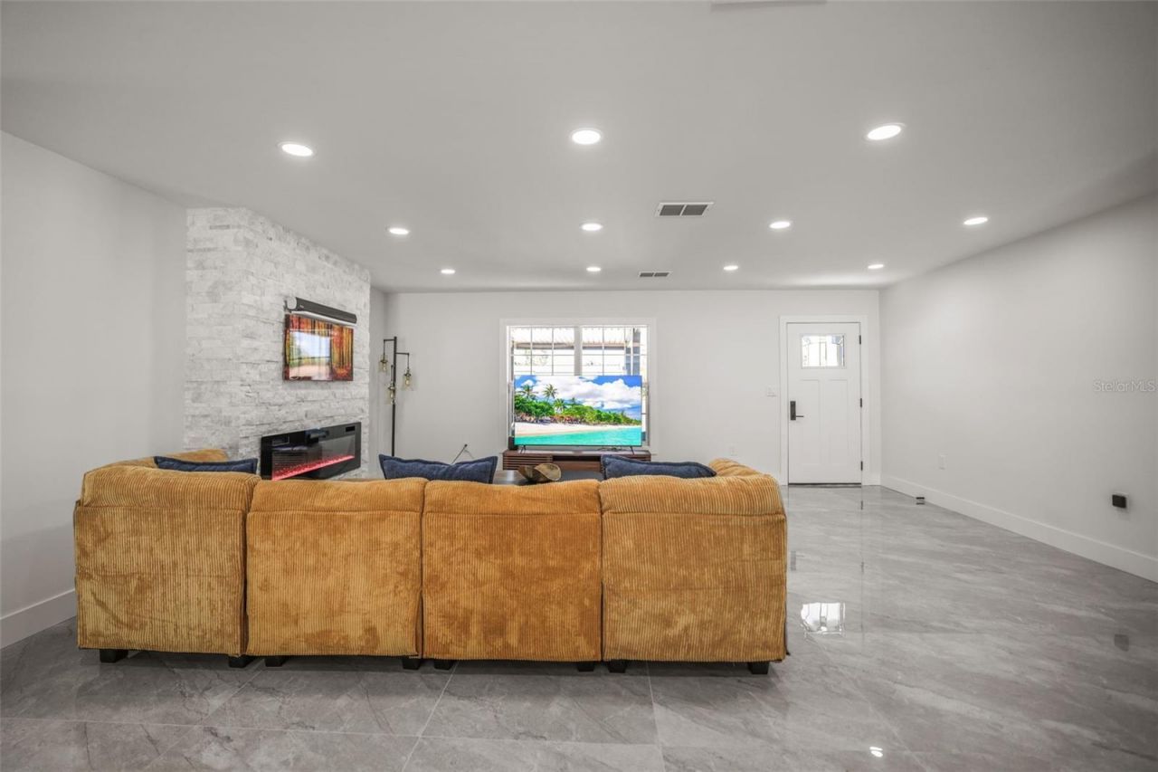 4327 Huntington Street Ne, Saint Petersburg, FL 33703 Photo