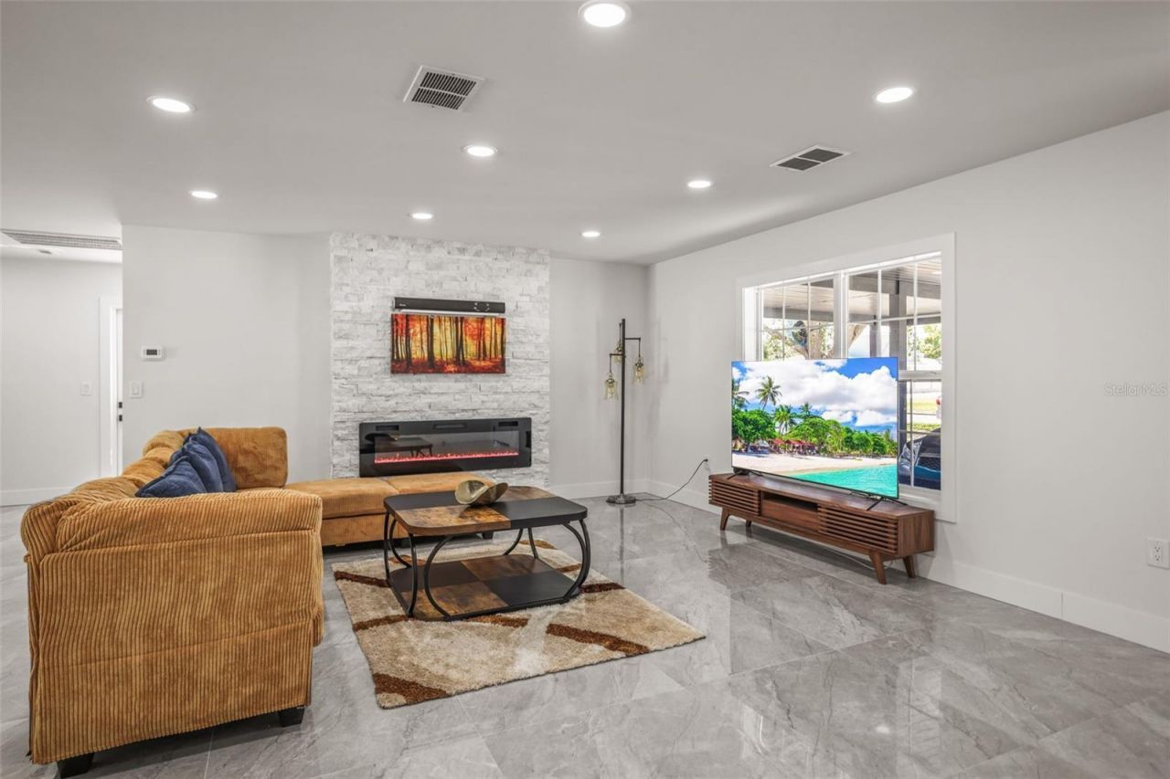 4327 Huntington Street Ne, Saint Petersburg, FL 33703 Photo