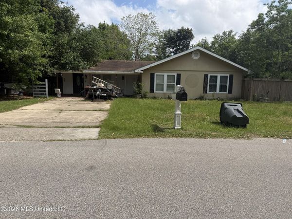 205 Pine Street, Waveland, MS 39576