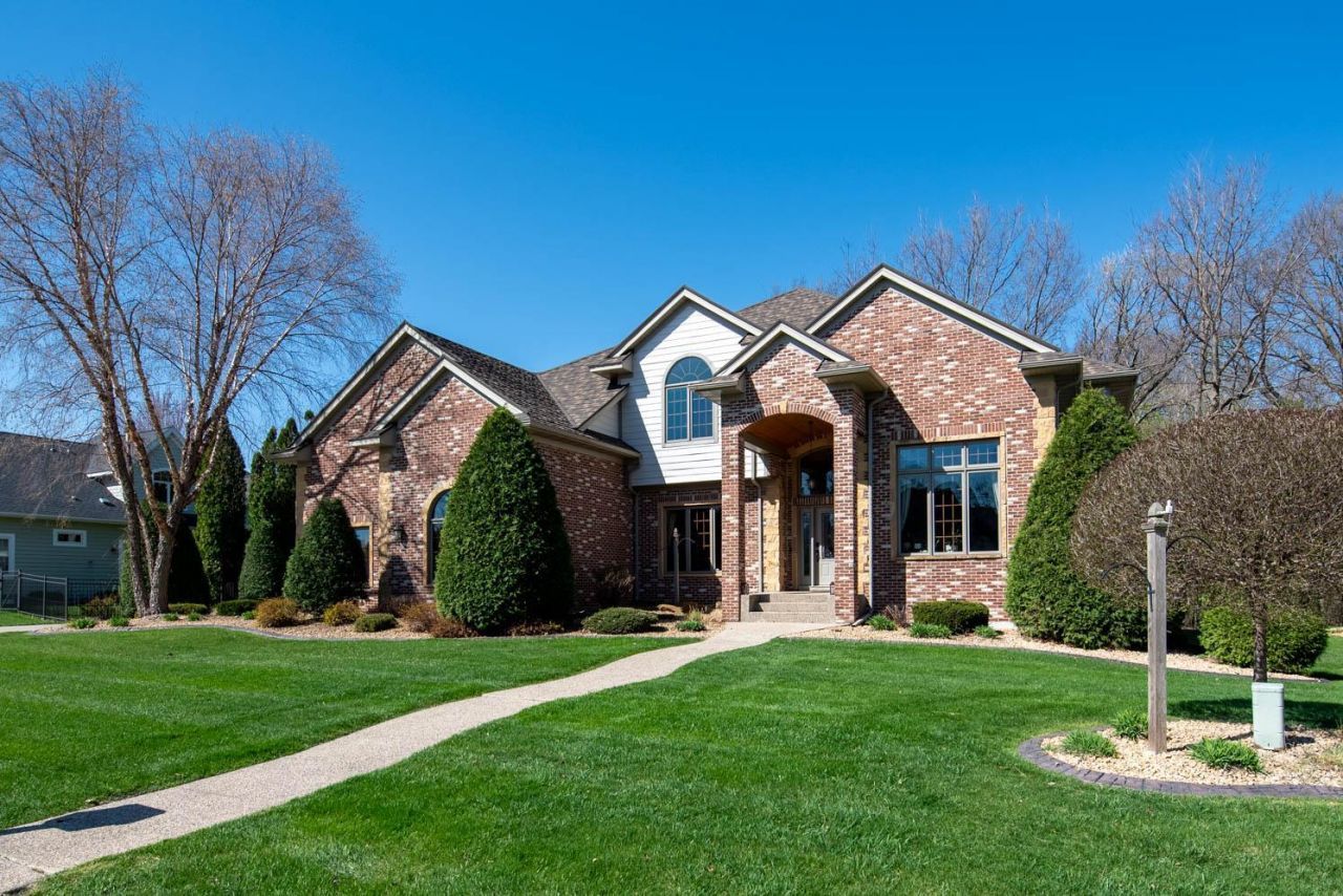 204 Woodhill Court , Mankato, MN 56001 Main Photo