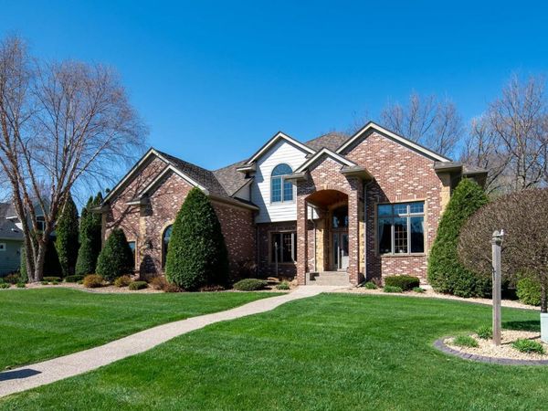 204 Woodhill Court, Mankato, MN 56001