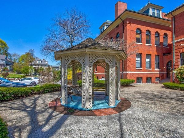 1 School St., Unit 208, Arlington, MA 02476