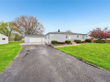 2475 Upper Mountain Road, Sanborn, NY 14132