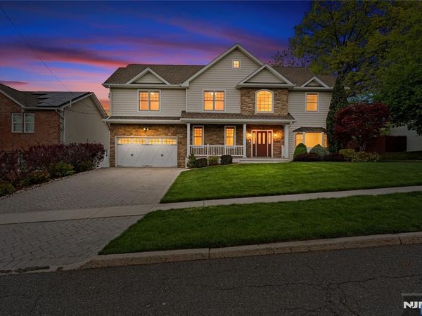 160 Lozier Terrace, RIVER EDGE, NJ 07661