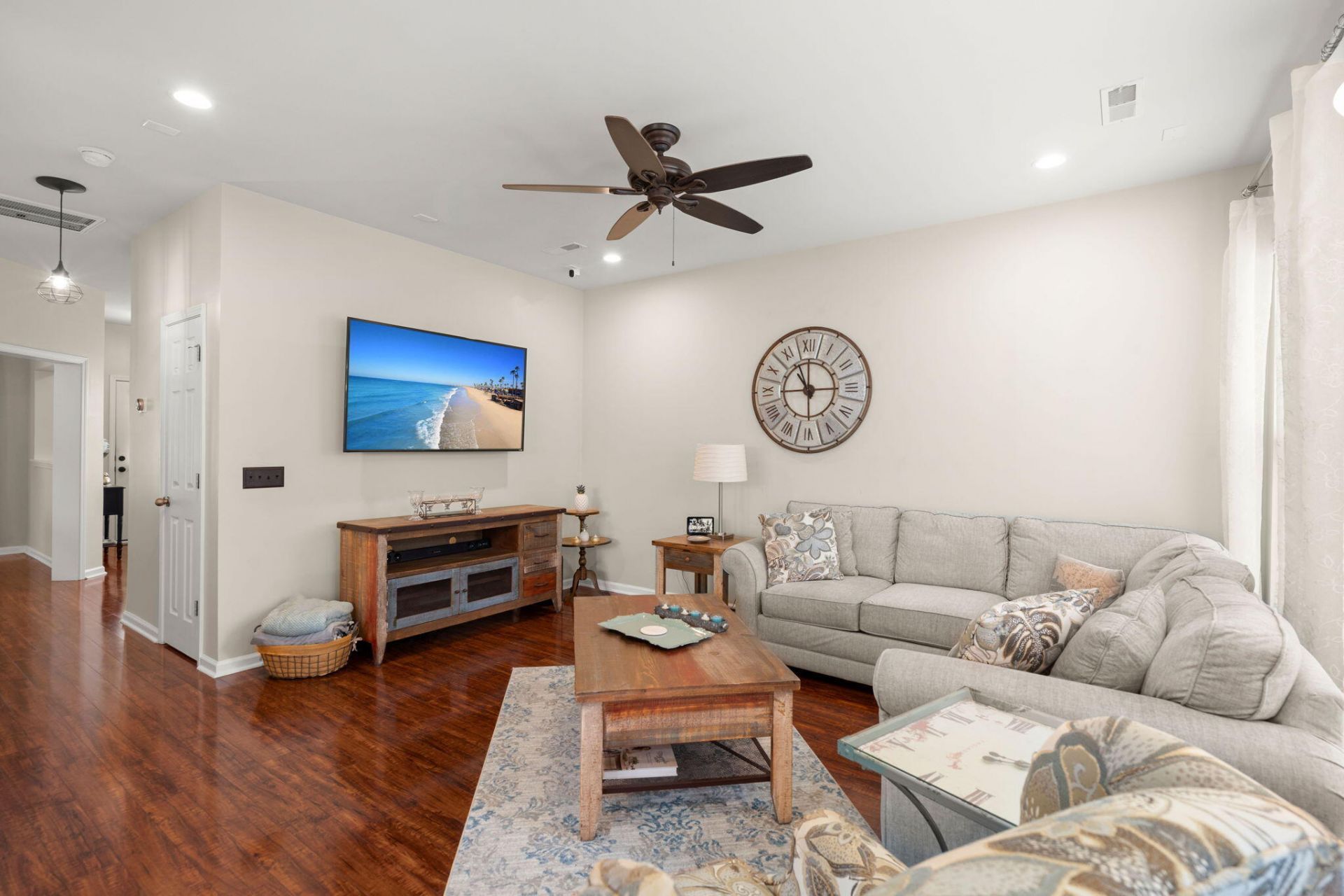 189 Avonshire Drive Photo 15