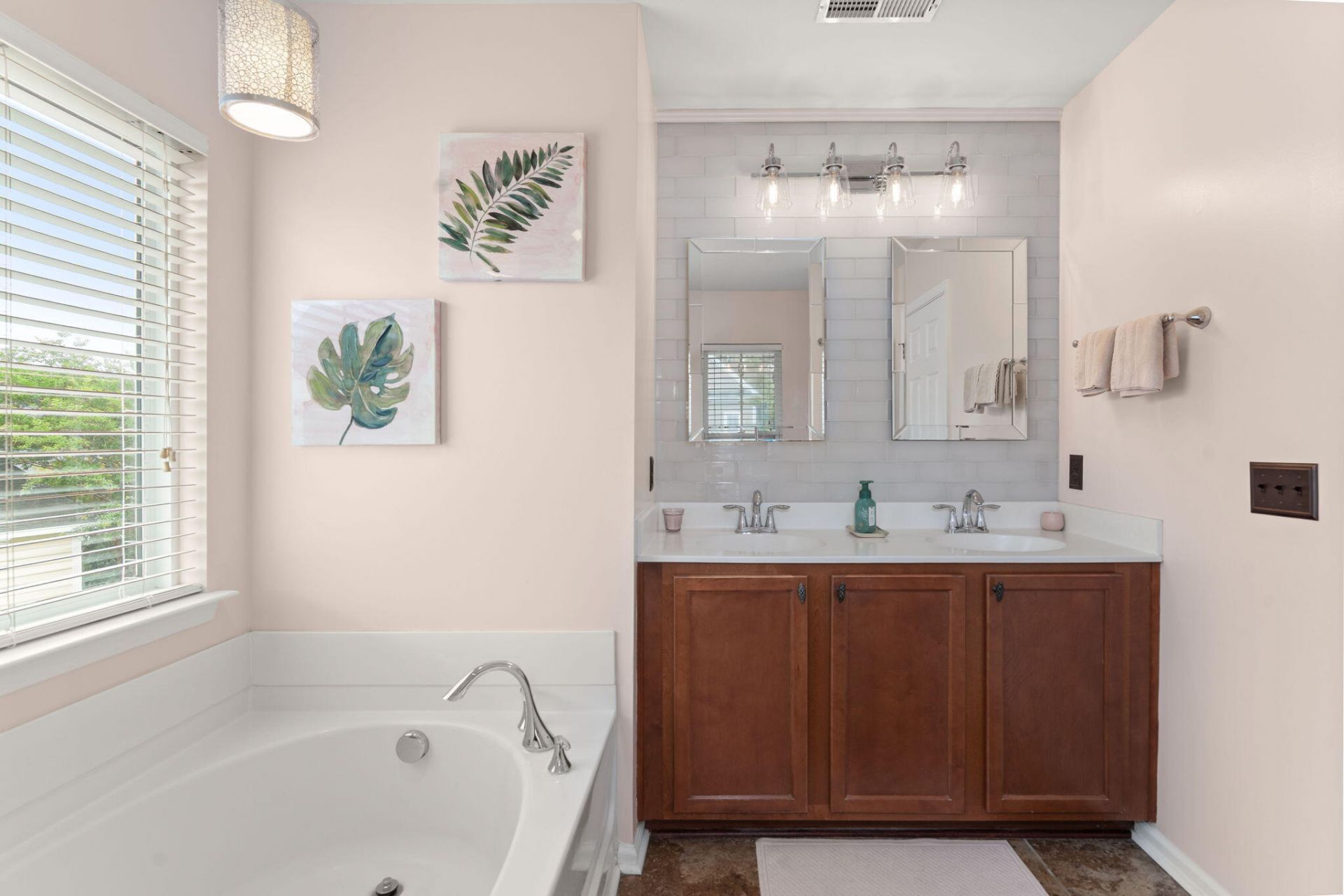 189 Avonshire Drive Photo 19