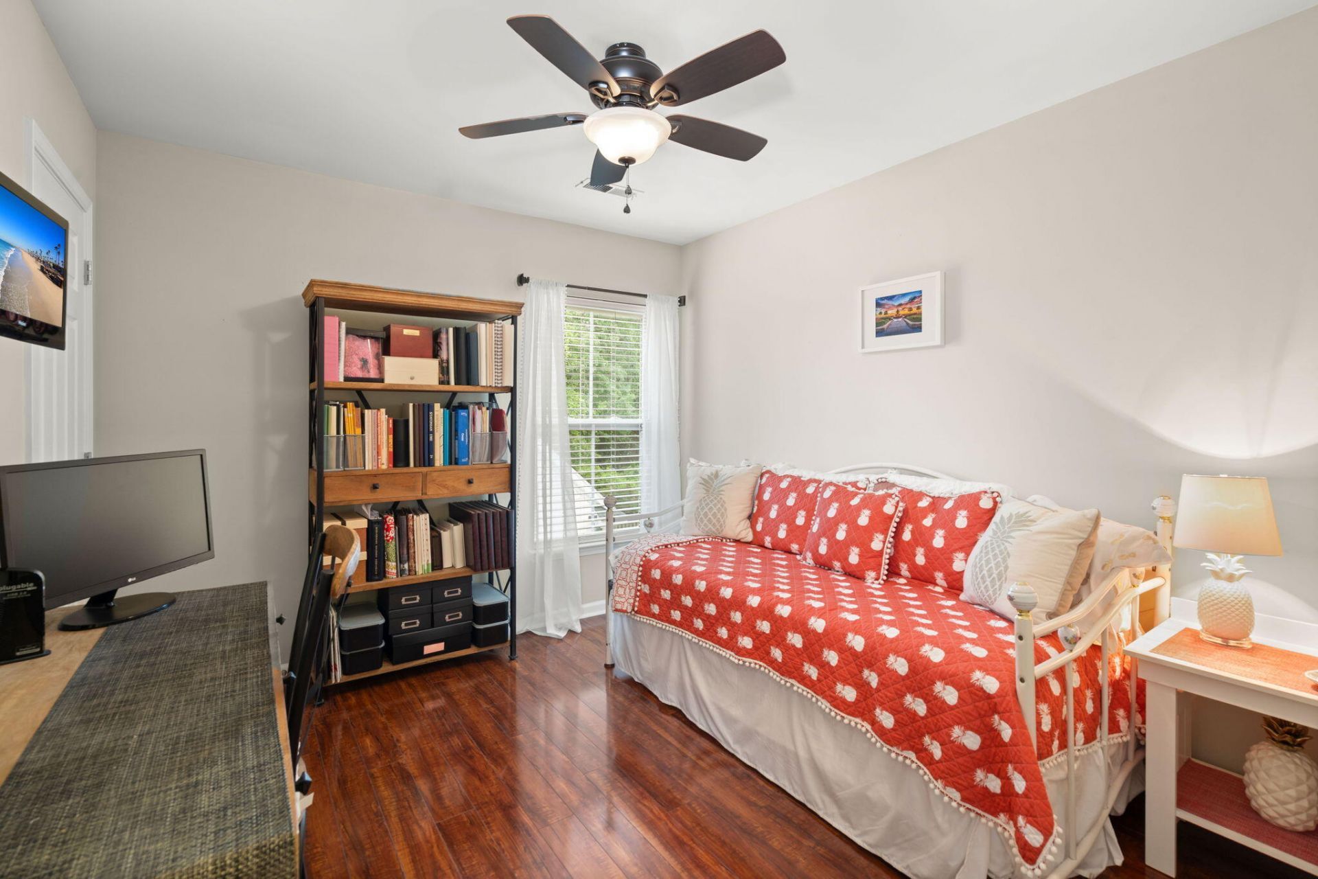 189 Avonshire Drive Photo 24