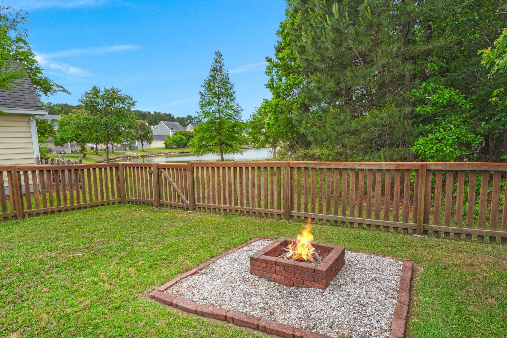 189 Avonshire Drive Photo 30