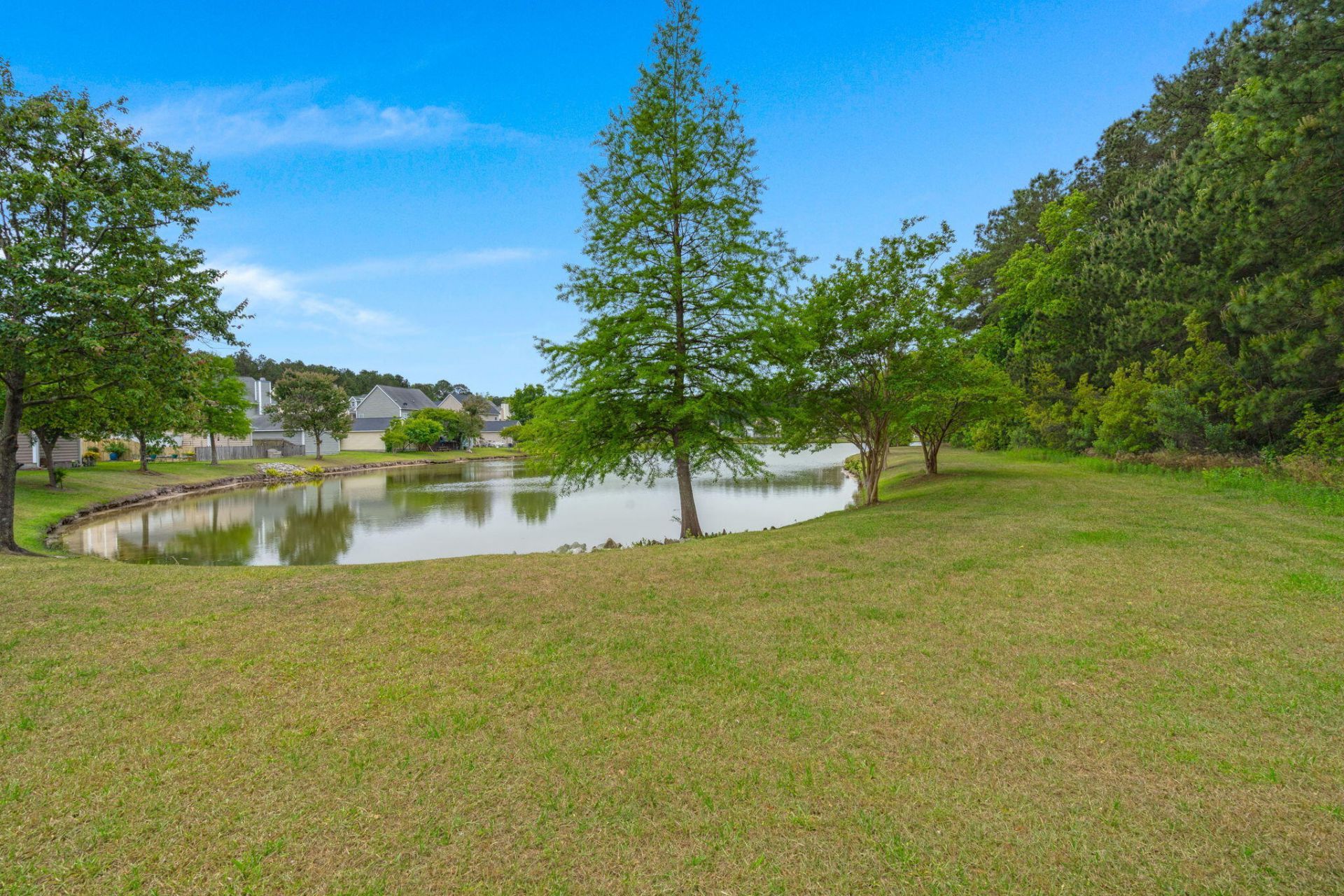 189 Avonshire Drive Photo 31