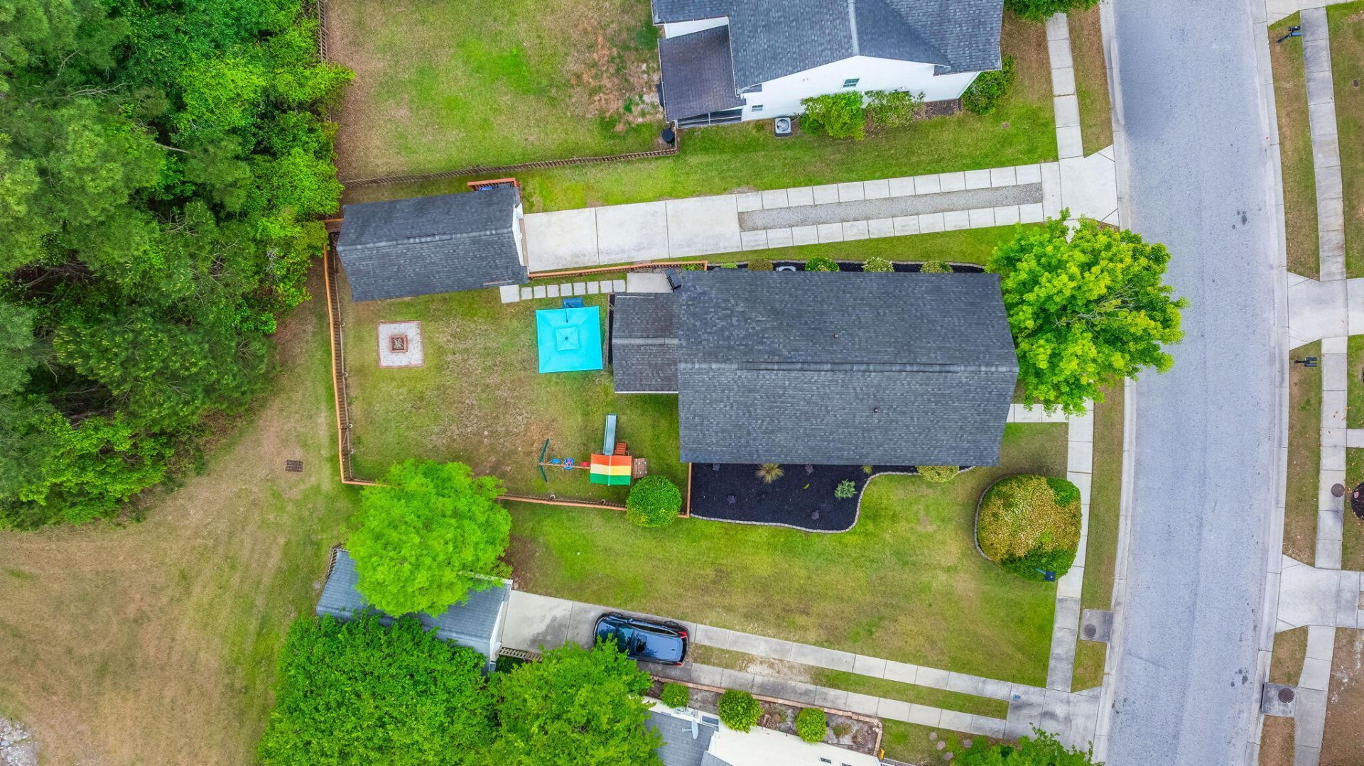 189 Avonshire Drive Photo 33