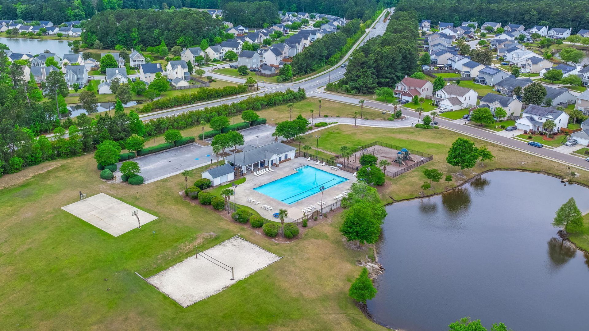 189 Avonshire Drive Photo 35