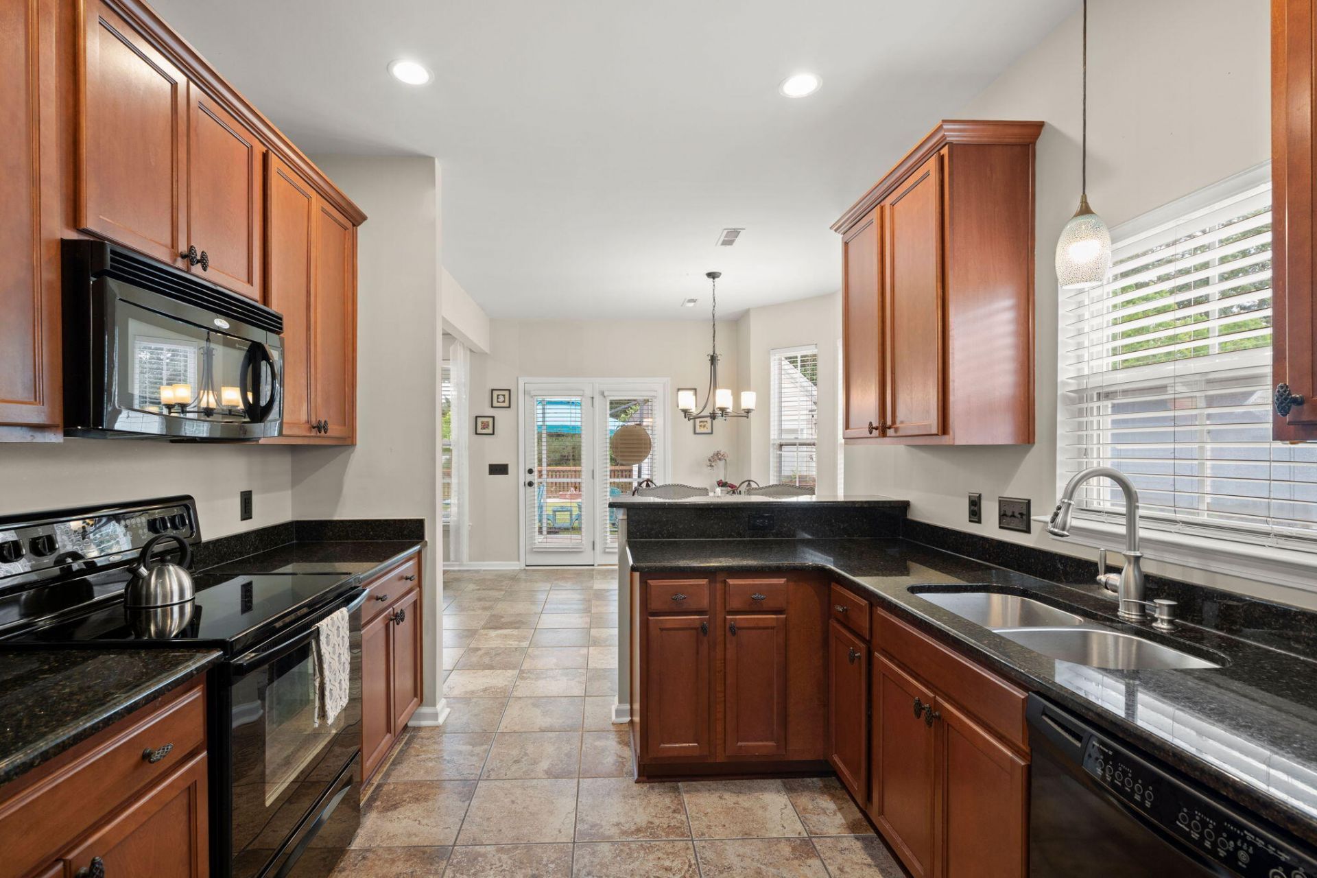 189 Avonshire Drive Photo 9