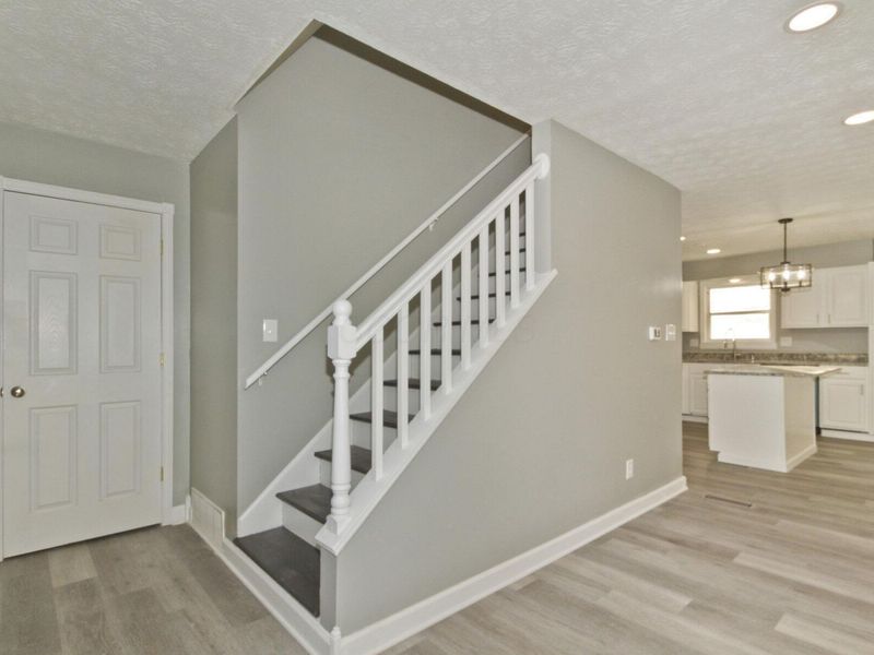 2087 Seaforth Place , Columbus, OH 43232 Photo 7