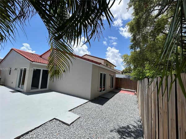 10058 SW 156th Ct, Miami, FL 33196