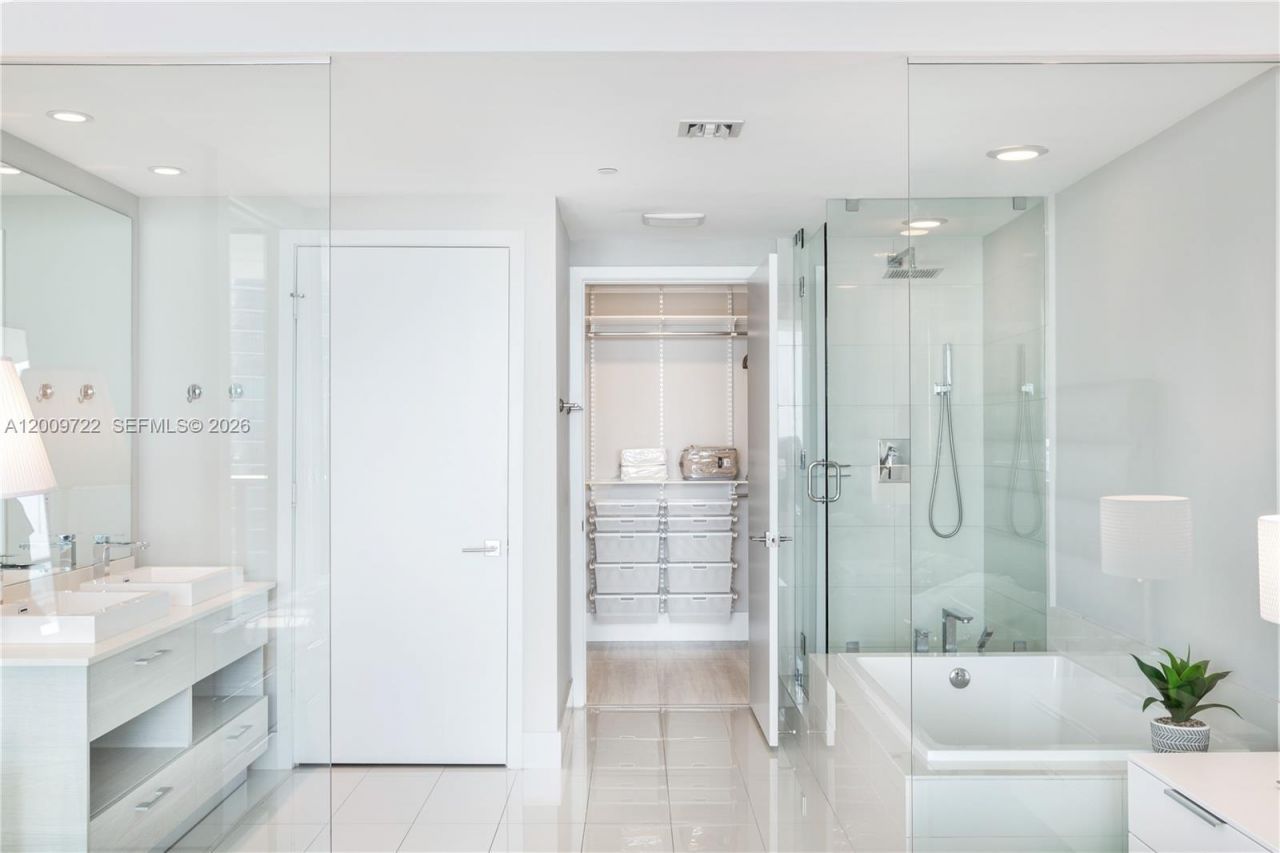 650 NE 32nd St, Unit 3903, Miami, FL 33137 Photo