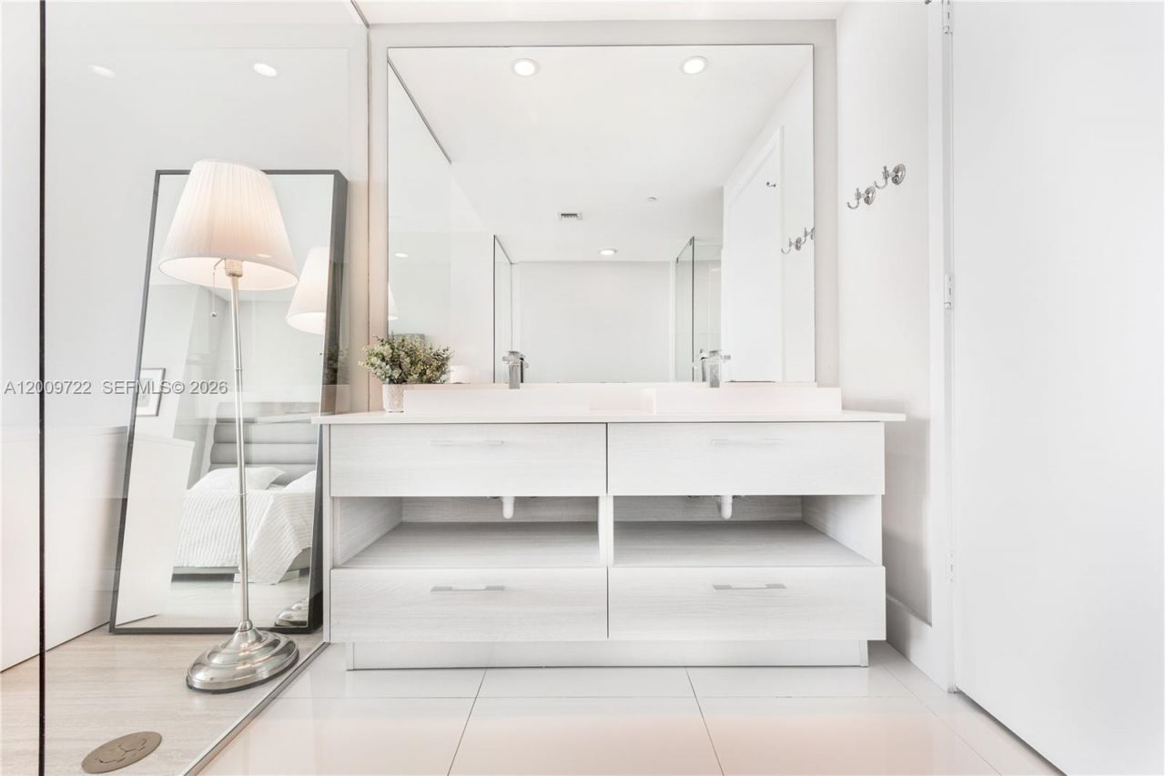 650 NE 32nd St, Unit 3903, Miami, FL 33137 Photo