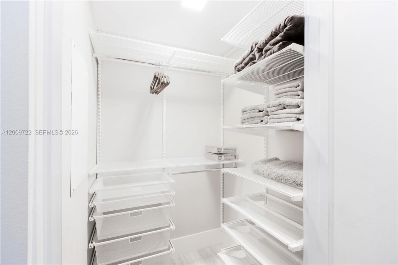 650 NE 32nd St, Unit 3903, Miami, FL 33137 Photo