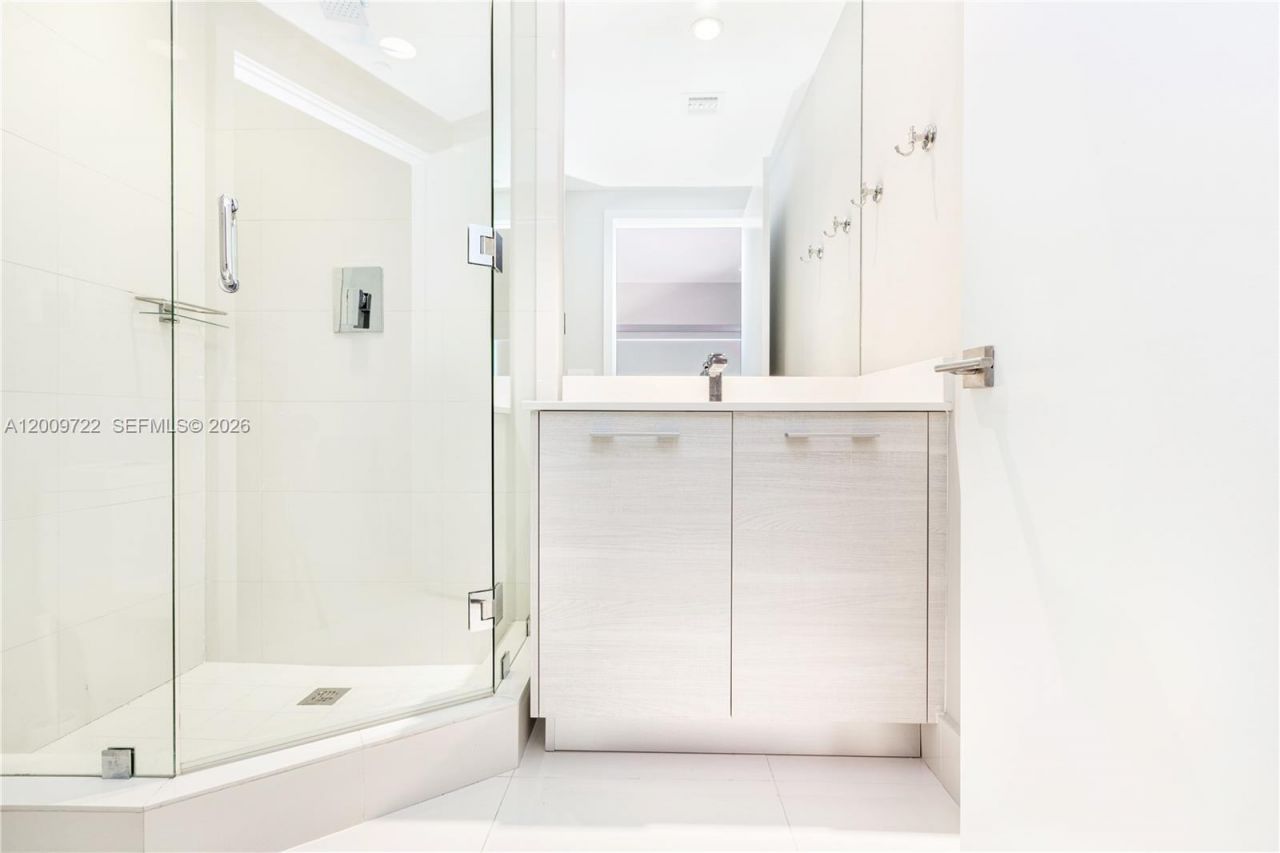 650 NE 32nd St, Unit 3903, Miami, FL 33137 Photo