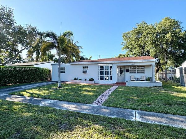 6861 Freedom St , Hollywood, FL 33024