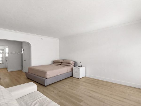 717 Espanola Way, Unit 111, Miami Beach, FL 33139