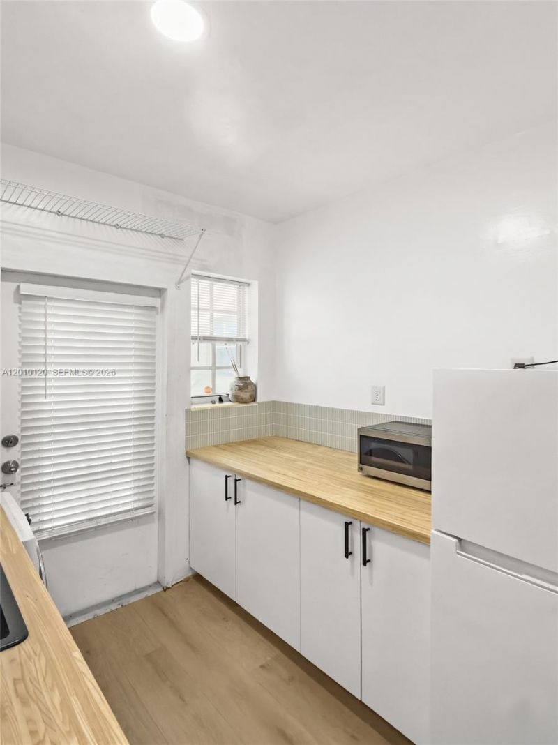 717 Espanola Way, Unit 111, Miami Beach, FL 33139 Photo